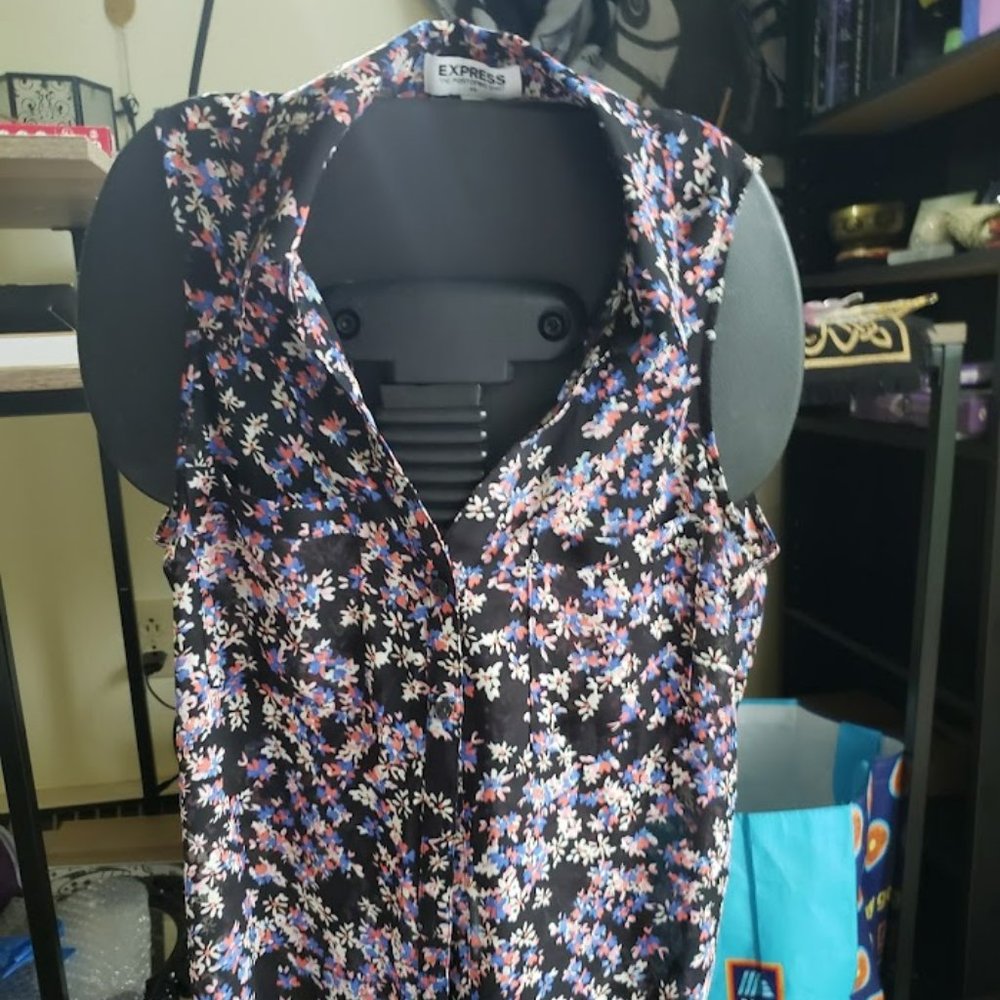 Women's Express Floral Pattern Button Up Tank Top Small